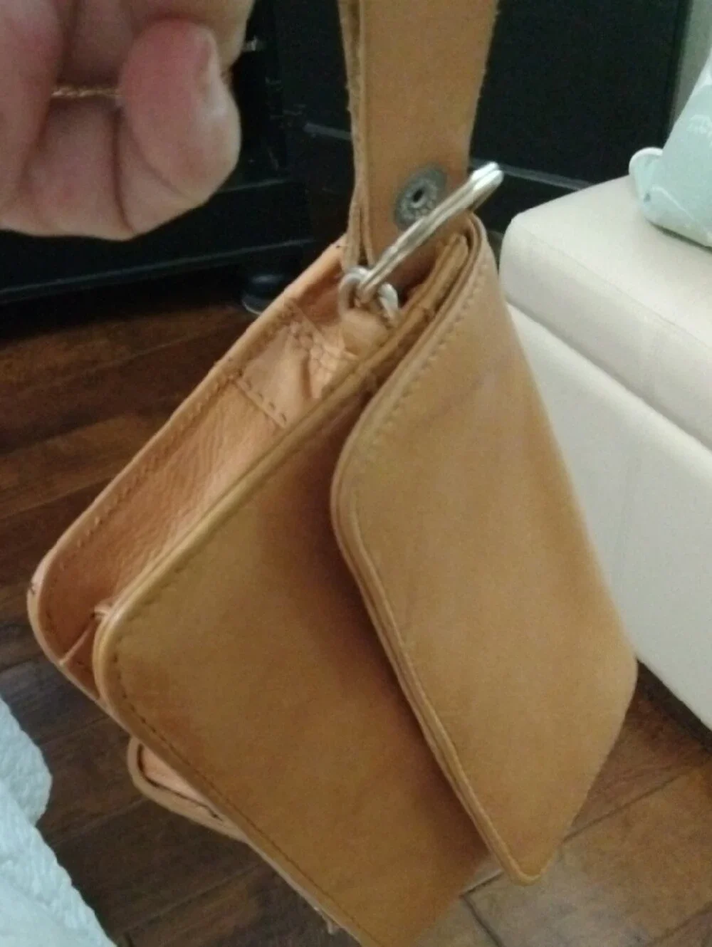 Source Unknown Tan Leather Zip Wallet with Coin Pocket.